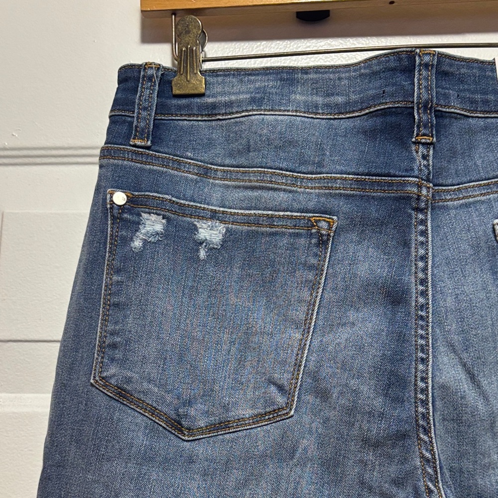 Judy Blue Medium Wash Distressed Cropped Jeans - Picture 12 of 16
